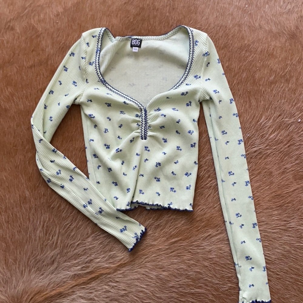 BDG embroidered long sleeve xs
